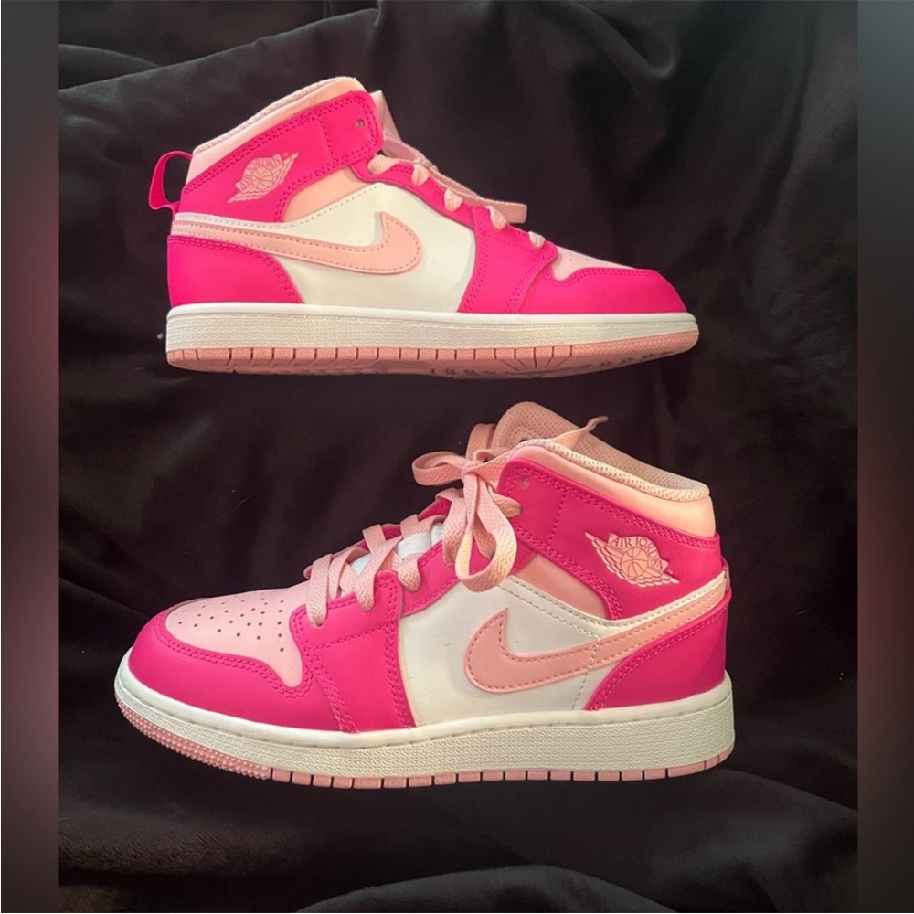 JORDAN 1 MID